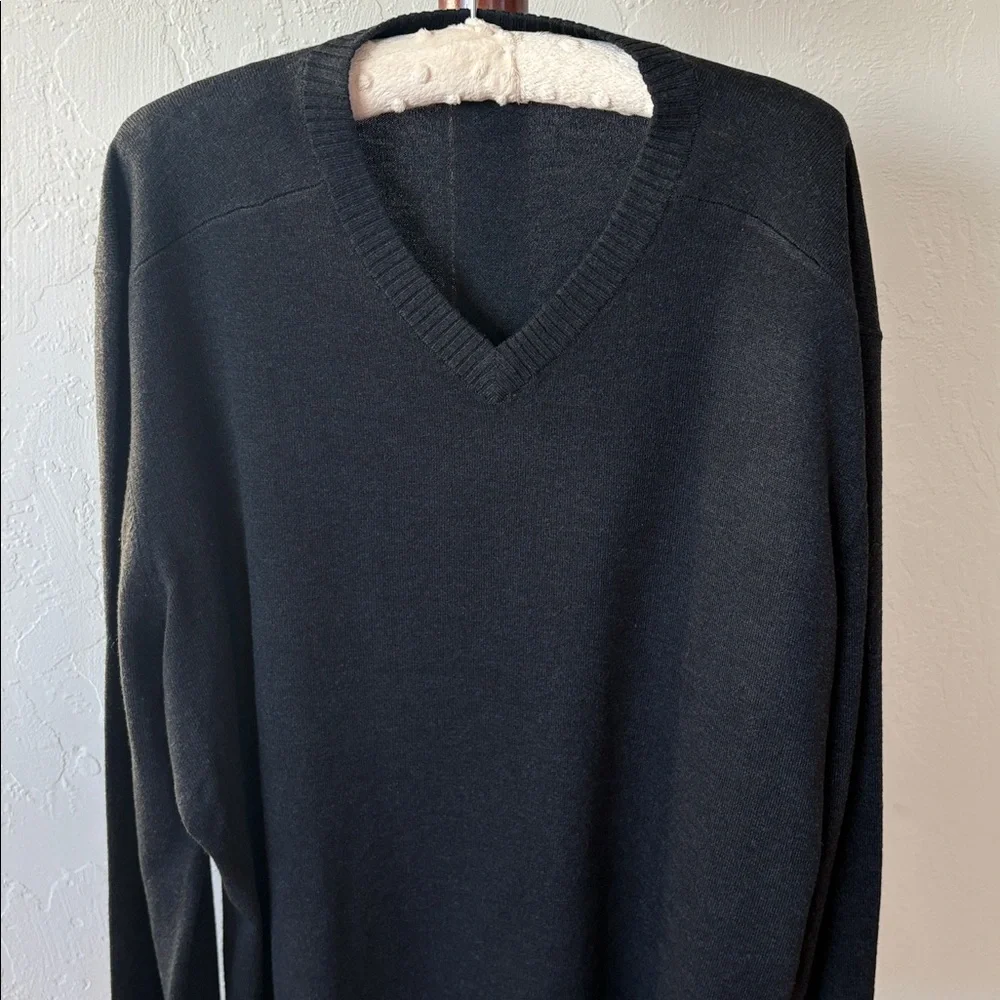 Men’s Smartwool V neck sweater. - Picture 9 of 13